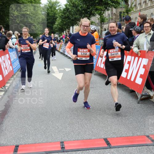14.06.2026 - REWE Women's Run Strokosch-Dieckow http://msf.ph/oto/9776981 14.06.2026 11:05:15 Ziel 5208, 5230, 5357, 5389, 5444, 5531, 5687, 5743, 5744, 5745, 5747, 5754 meine-sportfotos.de