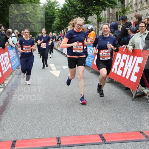 14.06.2026 - REWE Women's Run Strokosch-Dieckow http://msf.ph/oto/9776993 14.06.2026 11:05:14 Ziel 5208, 5230, 5357, 5444, 5531, 5687, 5744, 5745, 5747, 5754 meine-sportfotos.de