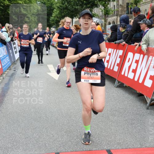 14.06.2026 - REWE Women's Run Strokosch-Dieckow http://msf.ph/oto/9776999 14.06.2026 11:05:14 Ziel 5208, 5230, 5357, 5444, 5531, 5687, 5744, 5745, 5747, 5754 meine-sportfotos.de