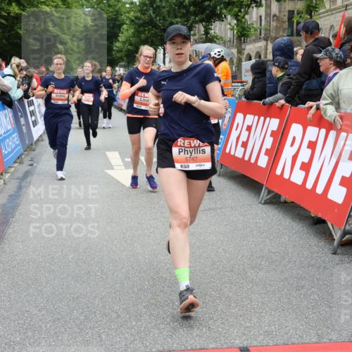 14.06.2026 - REWE Women's Run Strokosch-Dieckow http://msf.ph/oto/9777011 14.06.2026 11:05:14 Ziel 5208, 5230, 5357, 5444, 5531, 5687, 5744, 5745, 5747, 5754 meine-sportfotos.de