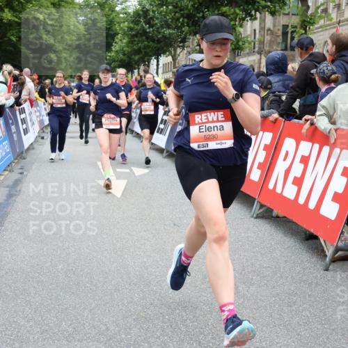 14.06.2026 - REWE Women's Run Strokosch-Dieckow http://msf.ph/oto/9777015 14.06.2026 11:05:12 Ziel 5199, 5208, 5230, 5357, 5420, 5444, 5687, 5744, 5745, 5747, 5754 meine-sportfotos.de