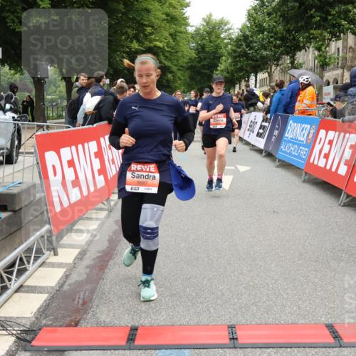 14.06.2026 - REWE Women's Run Strokosch-Dieckow http://msf.ph/oto/9777031 14.06.2026 11:05:11 Ziel 5020, 5199, 5230, 5357, 5420, 5687, 5744, 5745, 5747, 5754 meine-sportfotos.de