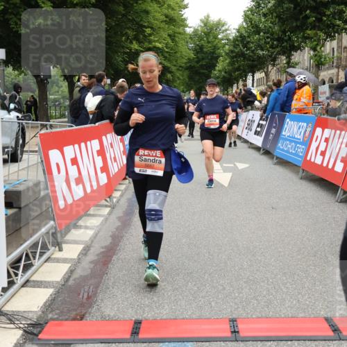 14.06.2026 - REWE Women's Run Strokosch-Dieckow http://msf.ph/oto/9777043 14.06.2026 11:05:11 Ziel 5020, 5199, 5230, 5357, 5420, 5687, 5744, 5745, 5747, 5754 meine-sportfotos.de