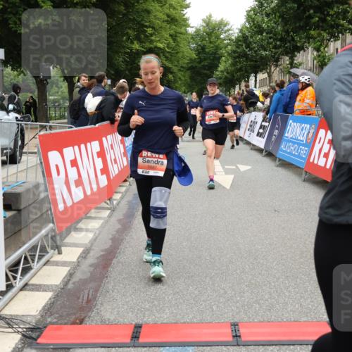 14.06.2026 - REWE Women's Run Strokosch-Dieckow http://msf.ph/oto/9777048 14.06.2026 11:05:11 Ziel 5020, 5199, 5230, 5357, 5420, 5687, 5744, 5745, 5747, 5754 meine-sportfotos.de
