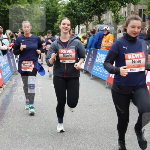 14.06.2026 - REWE Women's Run Strokosch-Dieckow http://msf.ph/oto/9777054 14.06.2026 11:05:10 Ziel 5020, 5199, 5230, 5420, 5687, 5744, 5745, 5747 meine-sportfotos.de