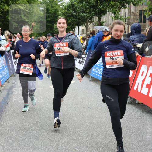 14.06.2026 - REWE Women's Run Strokosch-Dieckow http://msf.ph/oto/9777065 14.06.2026 11:05:10 Ziel 5020, 5199, 5230, 5420, 5687, 5744, 5745, 5747 meine-sportfotos.de