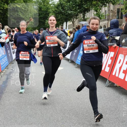 14.06.2026 - REWE Women's Run Strokosch-Dieckow http://msf.ph/oto/9777071 14.06.2026 11:05:10 Ziel 5020, 5199, 5230, 5420, 5687, 5744, 5745, 5747 meine-sportfotos.de