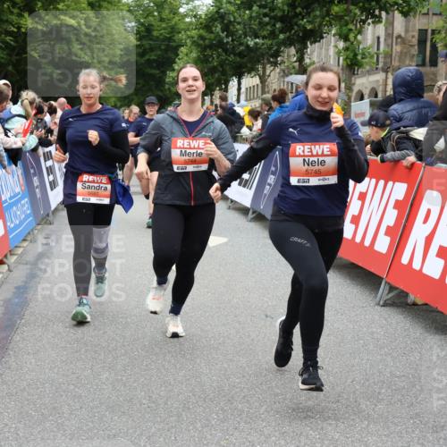 14.06.2026 - REWE Women's Run Strokosch-Dieckow http://msf.ph/oto/9777077 14.06.2026 11:05:10 Ziel 5020, 5199, 5230, 5420, 5687, 5744, 5745, 5747 meine-sportfotos.de