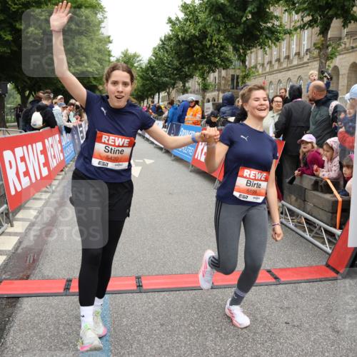14.06.2026 - REWE Women's Run Strokosch-Dieckow http://msf.ph/oto/9777089 14.06.2026 11:05:06 Ziel 5020, 5199, 5420, 5446, 5452, 5615, 5744, 5745, 6038 meine-sportfotos.de