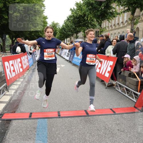 14.06.2026 - REWE Women's Run Strokosch-Dieckow http://msf.ph/oto/9777105 14.06.2026 11:05:05 Ziel 5020, 5199, 5420, 5446, 5452, 5615, 6038 meine-sportfotos.de