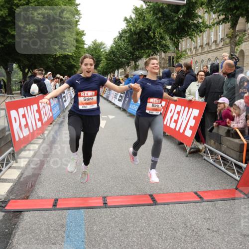 14.06.2026 - REWE Women's Run Strokosch-Dieckow http://msf.ph/oto/9777111 14.06.2026 11:05:05 Ziel 5020, 5199, 5420, 5446, 5452, 5615, 6038 meine-sportfotos.de