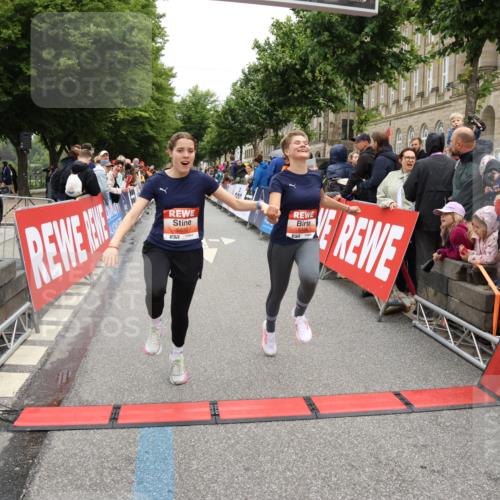 14.06.2026 - REWE Women's Run Strokosch-Dieckow http://msf.ph/oto/9777116 14.06.2026 11:05:05 Ziel 5020, 5199, 5420, 5446, 5452, 5615, 6038 meine-sportfotos.de
