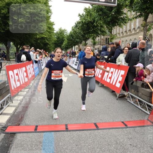 14.06.2026 - REWE Women's Run Strokosch-Dieckow http://msf.ph/oto/9777124 14.06.2026 11:05:05 Ziel 5020, 5199, 5420, 5446, 5452, 5615, 6038 meine-sportfotos.de
