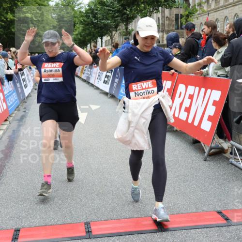 14.06.2026 - REWE Women's Run Strokosch-Dieckow http://msf.ph/oto/9777176 14.06.2026 11:05:00 Ziel 5020, 5185, 5446, 5452, 5573, 5615, 5639, 5667, 5668, 5725, 5810, 5811, 5819, 5963, 6038 meine-sportfotos.de