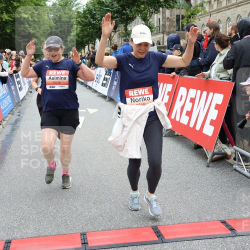14.06.2026 - REWE Women's Run Strokosch-Dieckow http://msf.ph/oto/9777182 14.06.2026 11:05:00 Ziel 5020, 5185, 5446, 5452, 5573, 5615, 5639, 5667, 5668, 5725, 5810, 5811, 5819, 5963, 6038 meine-sportfotos.de