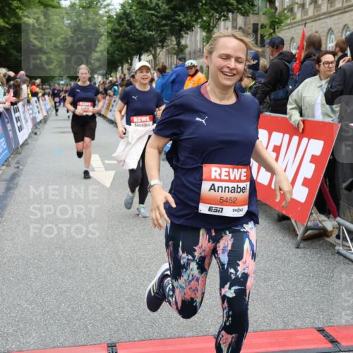 14.06.2026 - REWE Women's Run Strokosch-Dieckow http://msf.ph/oto/9777199 14.06.2026 11:04:59 Ziel 5020, 5185, 5446, 5452, 5573, 5615, 5639, 5667, 5668, 5725, 5810, 5811, 5819, 5963, 6038 meine-sportfotos.de