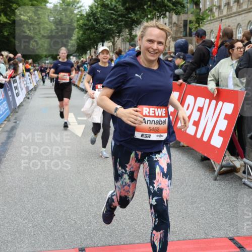 14.06.2026 - REWE Women's Run Strokosch-Dieckow http://msf.ph/oto/9777205 14.06.2026 11:04:59 Ziel 5020, 5185, 5446, 5452, 5573, 5615, 5639, 5667, 5668, 5725, 5810, 5811, 5819, 5963, 6038 meine-sportfotos.de