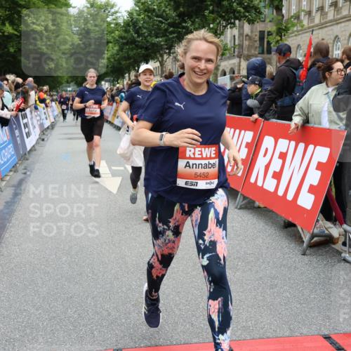 14.06.2026 - REWE Women's Run Strokosch-Dieckow http://msf.ph/oto/9777210 14.06.2026 11:04:59 Ziel 5020, 5185, 5446, 5452, 5573, 5615, 5639, 5667, 5668, 5725, 5810, 5811, 5819, 5963, 6038 meine-sportfotos.de