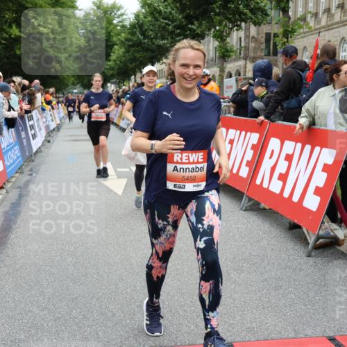 14.06.2026 - REWE Women's Run Strokosch-Dieckow http://msf.ph/oto/9777215 14.06.2026 11:04:59 Ziel 5020, 5185, 5446, 5452, 5573, 5615, 5639, 5667, 5668, 5725, 5810, 5811, 5819, 5963, 6038 meine-sportfotos.de
