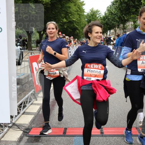 14.06.2026 - REWE Women's Run Strokosch-Dieckow http://msf.ph/oto/9777231 14.06.2026 11:04:57 Ziel 5185, 5298, 5446, 5452, 5545, 5573, 5615, 5639, 5667, 5668, 5725, 5797, 5810, 5811, 5819, 5963, 6038, 6058 meine-sportfotos.de