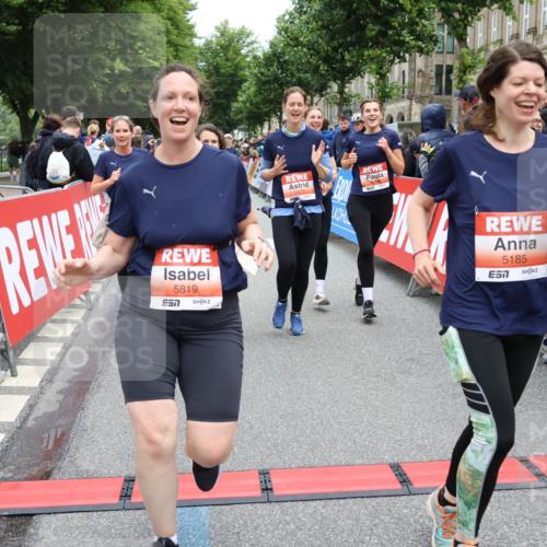14.06.2026 - REWE Women's Run Strokosch-Dieckow http://msf.ph/oto/9777251 14.06.2026 11:04:55 Ziel 5185, 5188, 5298, 5452, 5513, 5545, 5573, 5639, 5667, 5668, 5725, 5797, 5810, 5811, 5819, 5963, 6058 meine-sportfotos.de