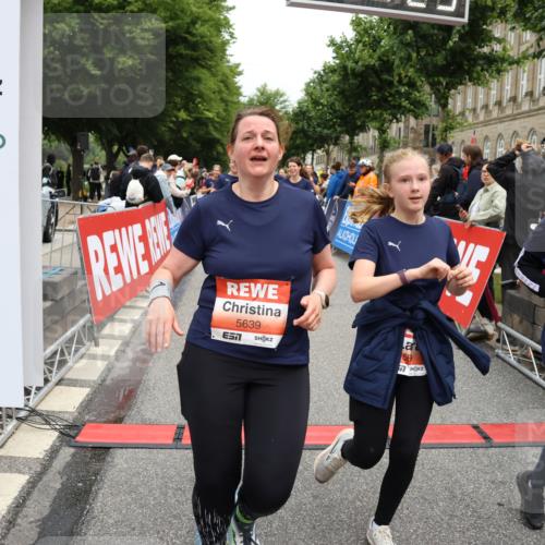 14.06.2026 - REWE Women's Run Strokosch-Dieckow http://msf.ph/oto/9777268 14.06.2026 11:04:53 Ziel 5185, 5188, 5273, 5298, 5408, 5513, 5522, 5523, 5545, 5573, 5639, 5667, 5668, 5725, 5797, 5810, 5811, 5819, 5963, 6058 meine-sportfotos.de