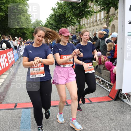14.06.2026 - REWE Women's Run Strokosch-Dieckow http://msf.ph/oto/9777295 14.06.2026 11:04:51 Ziel 5185, 5188, 5272, 5273, 5298, 5408, 5513, 5522, 5523, 5545, 5639, 5797, 5810, 5819, 5963, 6058 meine-sportfotos.de