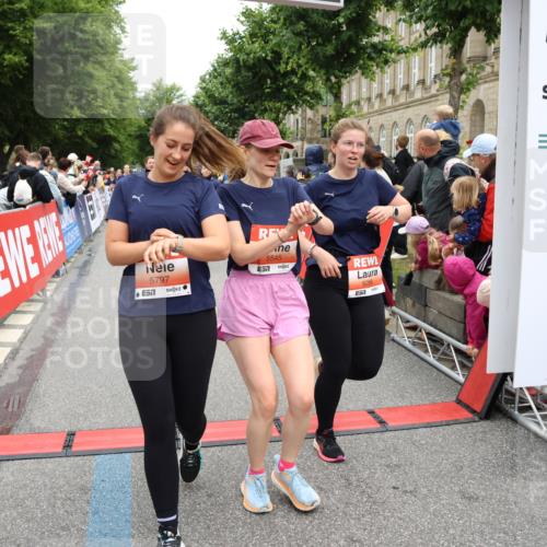 14.06.2026 - REWE Women's Run Strokosch-Dieckow http://msf.ph/oto/9777300 14.06.2026 11:04:51 Ziel 5185, 5188, 5272, 5273, 5298, 5408, 5513, 5522, 5523, 5545, 5639, 5797, 5810, 5819, 5963, 6058 meine-sportfotos.de