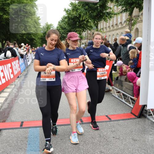 14.06.2026 - REWE Women's Run Strokosch-Dieckow http://msf.ph/oto/9777307 14.06.2026 11:04:51 Ziel 5185, 5188, 5272, 5273, 5298, 5408, 5513, 5522, 5523, 5545, 5639, 5797, 5810, 5819, 5963, 6058 meine-sportfotos.de