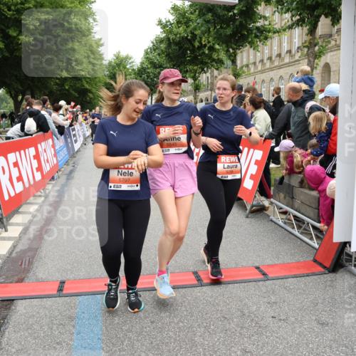 14.06.2026 - REWE Women's Run Strokosch-Dieckow http://msf.ph/oto/9777318 14.06.2026 11:04:50 Ziel 5188, 5272, 5273, 5298, 5408, 5513, 5522, 5523, 5545, 5639, 5797, 5810, 5963, 6058 meine-sportfotos.de