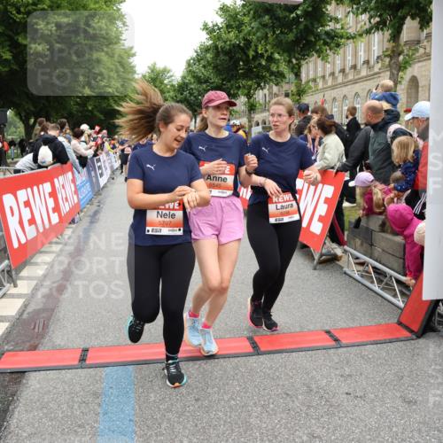 14.06.2026 - REWE Women's Run Strokosch-Dieckow http://msf.ph/oto/9777324 14.06.2026 11:04:50 Ziel 5188, 5272, 5273, 5298, 5408, 5513, 5522, 5523, 5545, 5639, 5797, 5810, 5963, 6058 meine-sportfotos.de