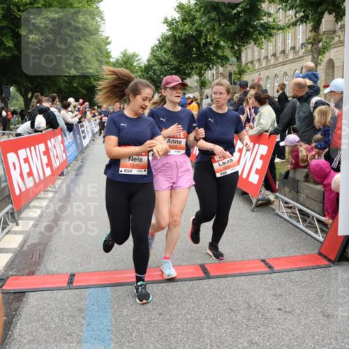 14.06.2026 - REWE Women's Run Strokosch-Dieckow http://msf.ph/oto/9777329 14.06.2026 11:04:50 Ziel 5188, 5272, 5273, 5298, 5408, 5513, 5522, 5523, 5545, 5639, 5797, 5810, 5963, 6058 meine-sportfotos.de