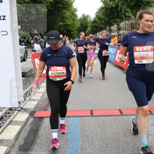14.06.2026 - REWE Women's Run Strokosch-Dieckow http://msf.ph/oto/9777360 14.06.2026 11:04:49 Ziel 5188, 5272, 5273, 5298, 5408, 5513, 5522, 5523, 5545, 5639, 5797, 5810, 5963, 6058 meine-sportfotos.de