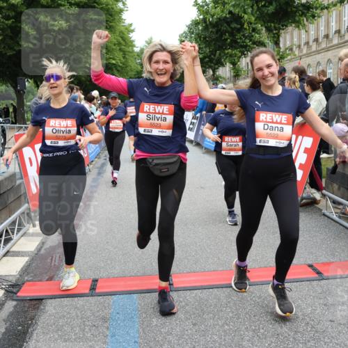14.06.2026 - REWE Women's Run Strokosch-Dieckow http://msf.ph/oto/9777370 14.06.2026 11:04:46 Ziel 5183, 5188, 5212, 5238, 5272, 5273, 5298, 5408, 5474, 5513, 5522, 5523, 5545, 5611, 5633, 5797, 5889, 5934, 6058 meine-sportfotos.de