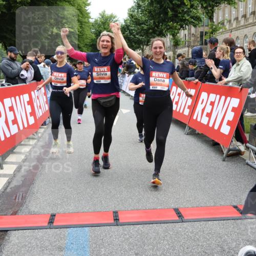 14.06.2026 - REWE Women's Run Strokosch-Dieckow http://msf.ph/oto/9777419 14.06.2026 11:04:46 Ziel 5183, 5188, 5212, 5238, 5272, 5273, 5298, 5408, 5474, 5513, 5522, 5523, 5545, 5611, 5633, 5797, 5889, 5934, 6058 meine-sportfotos.de