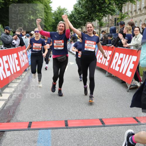 14.06.2026 - REWE Women's Run Strokosch-Dieckow http://msf.ph/oto/9777425 14.06.2026 11:04:46 Ziel 5183, 5188, 5212, 5238, 5272, 5273, 5298, 5408, 5474, 5513, 5522, 5523, 5545, 5611, 5633, 5797, 5889, 5934, 6058 meine-sportfotos.de