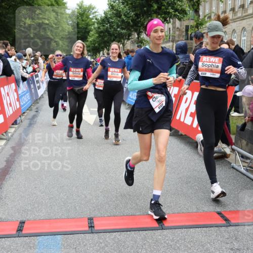 14.06.2026 - REWE Women's Run Strokosch-Dieckow http://msf.ph/oto/9777431 14.06.2026 11:04:45 Ziel 5183, 5188, 5212, 5238, 5272, 5273, 5408, 5474, 5513, 5522, 5523, 5611, 5633, 5889, 5934, 6058 meine-sportfotos.de