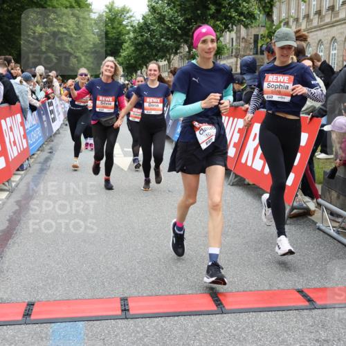14.06.2026 - REWE Women's Run Strokosch-Dieckow http://msf.ph/oto/9777438 14.06.2026 11:04:45 Ziel 5183, 5188, 5212, 5238, 5272, 5273, 5408, 5474, 5513, 5522, 5523, 5611, 5633, 5889, 5934, 6058 meine-sportfotos.de