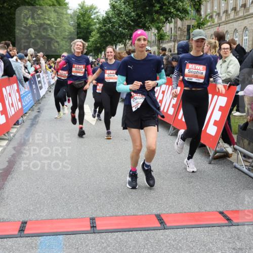 14.06.2026 - REWE Women's Run Strokosch-Dieckow http://msf.ph/oto/9777450 14.06.2026 11:04:45 Ziel 5183, 5188, 5212, 5238, 5272, 5273, 5408, 5474, 5513, 5522, 5523, 5611, 5633, 5889, 5934, 6058 meine-sportfotos.de