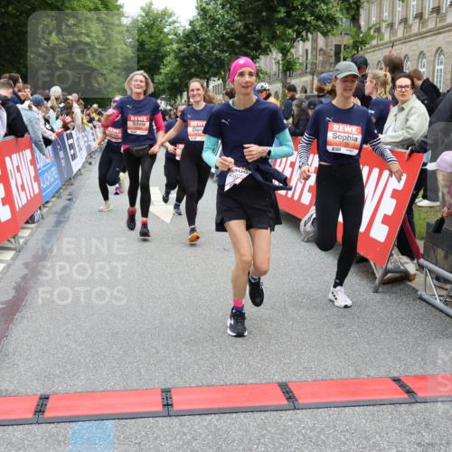 14.06.2026 - REWE Women's Run Strokosch-Dieckow http://msf.ph/oto/9777456 14.06.2026 11:04:45 Ziel 5183, 5188, 5212, 5238, 5272, 5273, 5408, 5474, 5513, 5522, 5523, 5611, 5633, 5889, 5934, 6058 meine-sportfotos.de