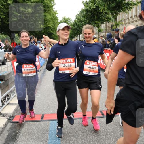 14.06.2026 - REWE Women's Run Strokosch-Dieckow http://msf.ph/oto/9777493 14.06.2026 11:04:40 Ziel 5044, 5045, 5183, 5203, 5212, 5238, 5272, 5289, 5290, 5294, 5346, 5392, 5417, 5471, 5474, 5611, 5633, 5826, 5863, 5889, 5934, 5984 meine-sportfotos.de