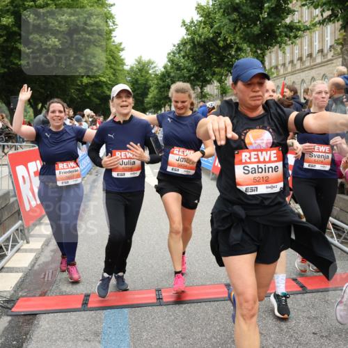 14.06.2026 - REWE Women's Run Strokosch-Dieckow http://msf.ph/oto/9777498 14.06.2026 11:04:40 Ziel 5044, 5045, 5183, 5203, 5212, 5238, 5272, 5289, 5290, 5294, 5346, 5392, 5417, 5471, 5474, 5611, 5633, 5826, 5863, 5889, 5934, 5984 meine-sportfotos.de