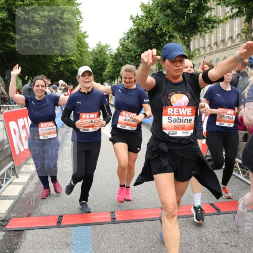 14.06.2026 - REWE Women's Run Strokosch-Dieckow http://msf.ph/oto/9777502 14.06.2026 11:04:40 Ziel 5044, 5045, 5183, 5203, 5212, 5238, 5272, 5289, 5290, 5294, 5346, 5392, 5417, 5471, 5474, 5611, 5633, 5826, 5863, 5889, 5934, 5984 meine-sportfotos.de