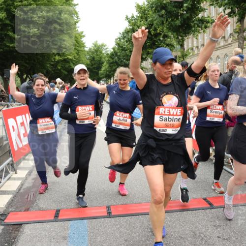 14.06.2026 - REWE Women's Run Strokosch-Dieckow http://msf.ph/oto/9777508 14.06.2026 11:04:40 Ziel 5044, 5045, 5183, 5203, 5212, 5238, 5272, 5289, 5290, 5294, 5346, 5392, 5417, 5471, 5474, 5611, 5633, 5826, 5863, 5889, 5934, 5984 meine-sportfotos.de