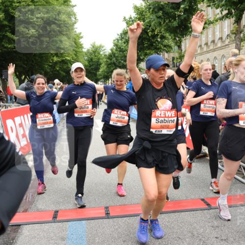 14.06.2026 - REWE Women's Run Strokosch-Dieckow http://msf.ph/oto/9777513 14.06.2026 11:04:40 Ziel 5044, 5045, 5183, 5203, 5212, 5238, 5272, 5289, 5290, 5294, 5346, 5392, 5417, 5471, 5474, 5611, 5633, 5826, 5863, 5889, 5934, 5984 meine-sportfotos.de