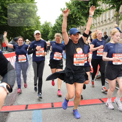 14.06.2026 - REWE Women's Run Strokosch-Dieckow http://msf.ph/oto/9777518 14.06.2026 11:04:40 Ziel 5044, 5045, 5183, 5203, 5212, 5238, 5272, 5289, 5290, 5294, 5346, 5392, 5417, 5471, 5474, 5611, 5633, 5826, 5863, 5889, 5934, 5984 meine-sportfotos.de