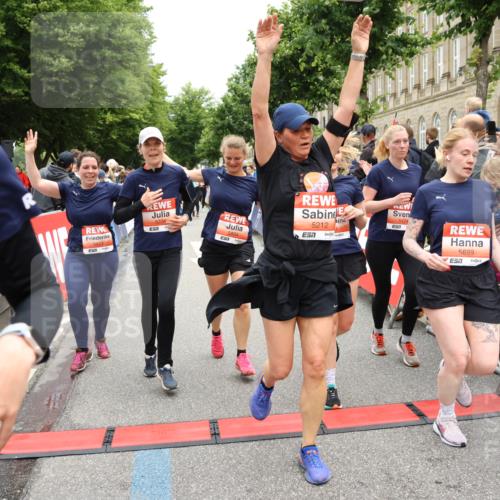 14.06.2026 - REWE Women's Run Strokosch-Dieckow http://msf.ph/oto/9777523 14.06.2026 11:04:40 Ziel 5044, 5045, 5183, 5203, 5212, 5238, 5272, 5289, 5290, 5294, 5346, 5392, 5417, 5471, 5474, 5611, 5633, 5826, 5863, 5889, 5934, 5984 meine-sportfotos.de