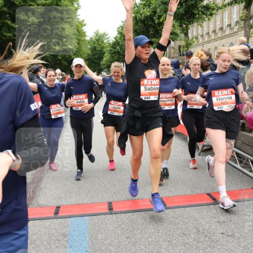 14.06.2026 - REWE Women's Run Strokosch-Dieckow http://msf.ph/oto/9777534 14.06.2026 11:04:40 Ziel 5044, 5045, 5183, 5203, 5212, 5238, 5272, 5289, 5290, 5294, 5346, 5392, 5417, 5471, 5474, 5611, 5633, 5826, 5863, 5889, 5934, 5984 meine-sportfotos.de