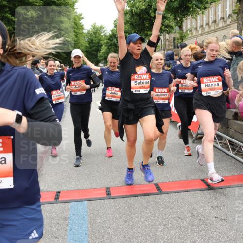 14.06.2026 - REWE Women's Run Strokosch-Dieckow http://msf.ph/oto/9777540 14.06.2026 11:04:39 Ziel 5044, 5045, 5183, 5203, 5212, 5238, 5272, 5289, 5290, 5294, 5346, 5349, 5350, 5392, 5417, 5471, 5474, 5611, 5633, 5826, 5863, 5889, 5934, 5984 meine-sportfotos.de