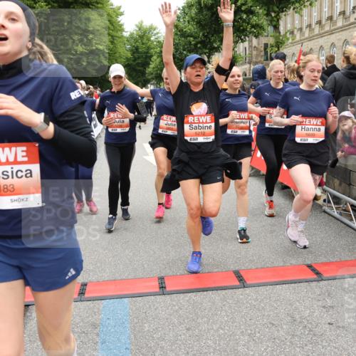 14.06.2026 - REWE Women's Run Strokosch-Dieckow http://msf.ph/oto/9777549 14.06.2026 11:04:39 Ziel 5044, 5045, 5183, 5203, 5212, 5238, 5272, 5289, 5290, 5294, 5346, 5349, 5350, 5392, 5417, 5471, 5474, 5611, 5633, 5826, 5863, 5889, 5934, 5984 meine-sportfotos.de